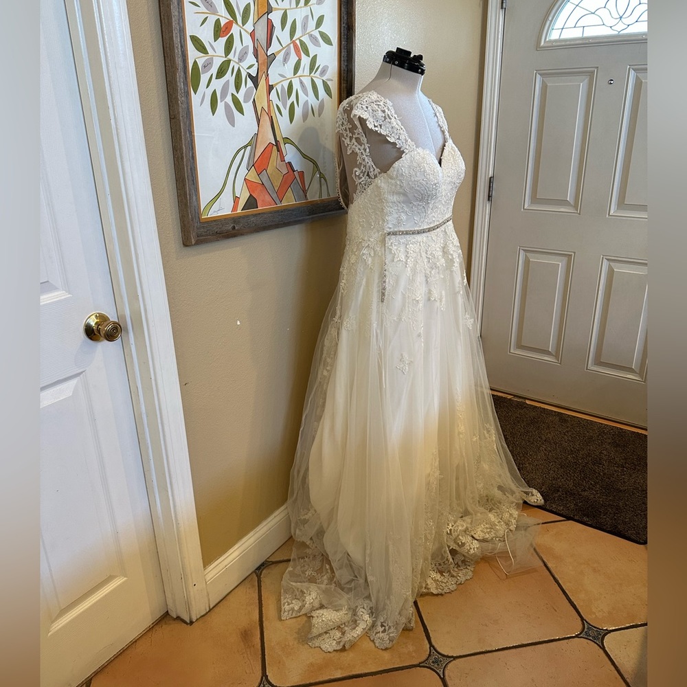 Essence of Australia wedding dress lace white size 10 - Picture 8 of 11